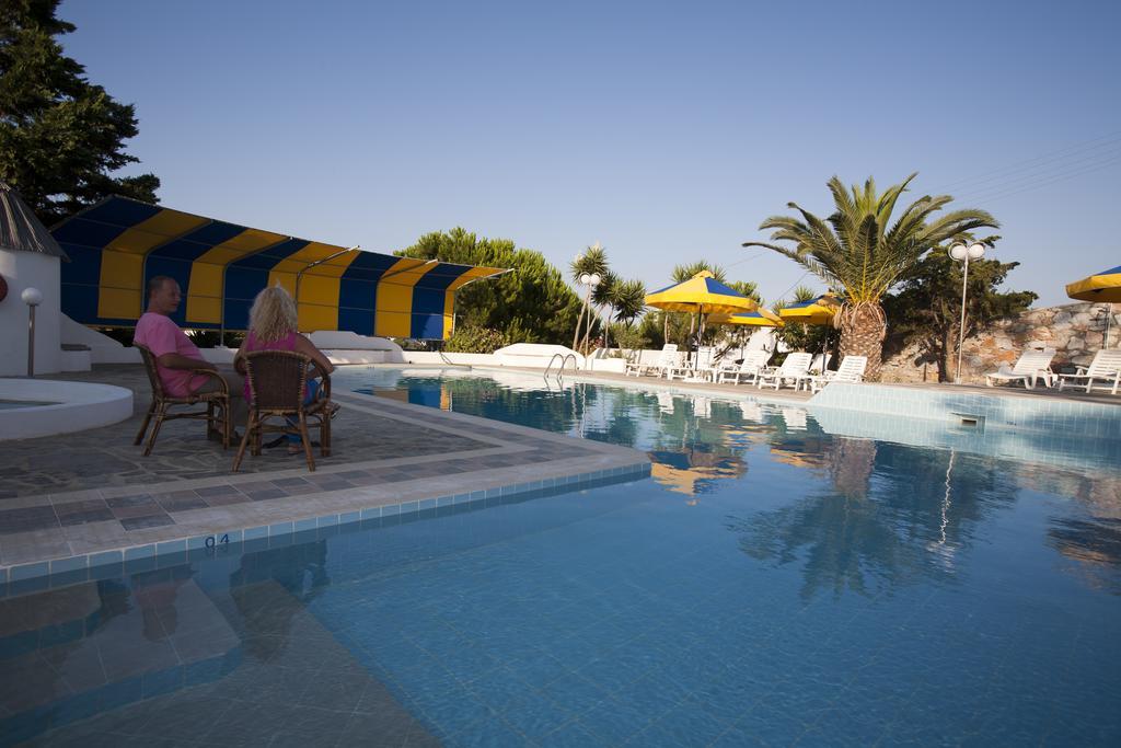 Azolimnos Bay Aparthotel ภายนอก รูปภาพ