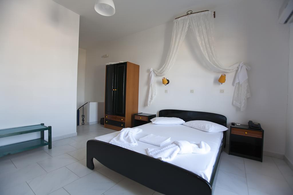 Azolimnos Bay Aparthotel ภายนอก รูปภาพ