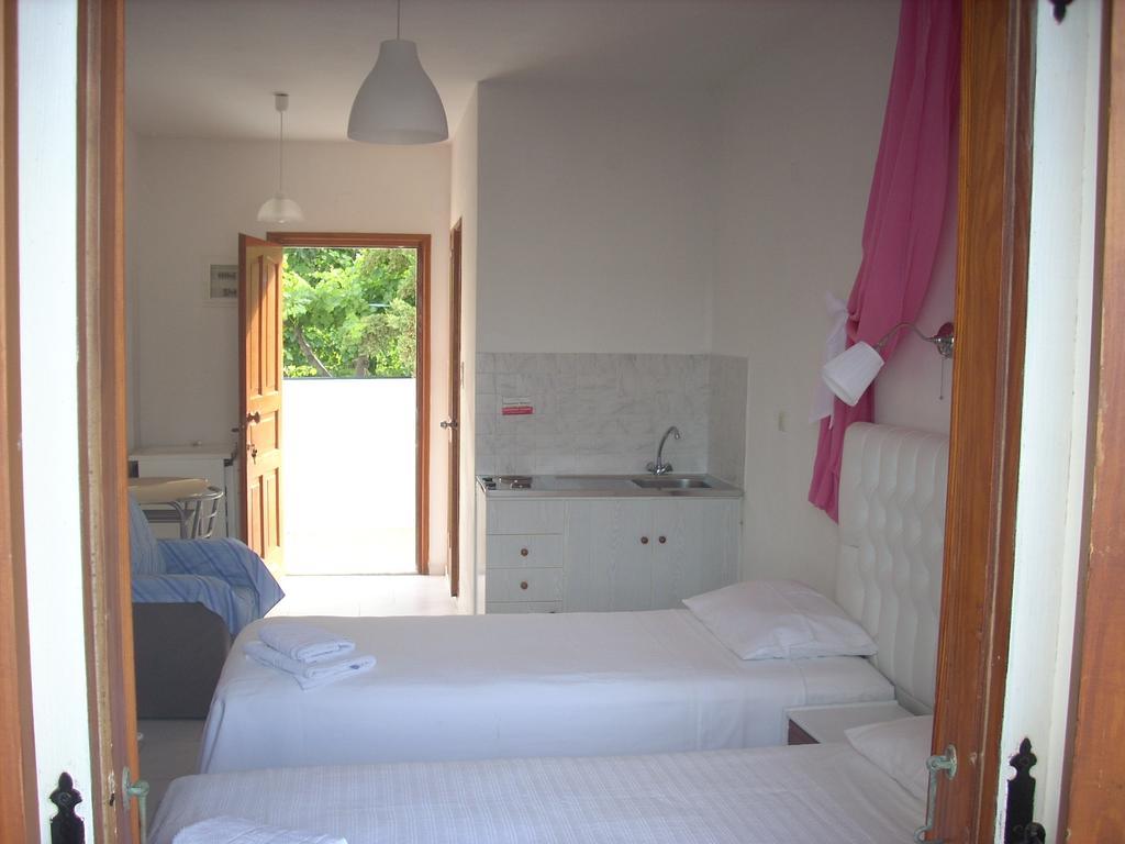 Azolimnos Bay Aparthotel ภายนอก รูปภาพ
